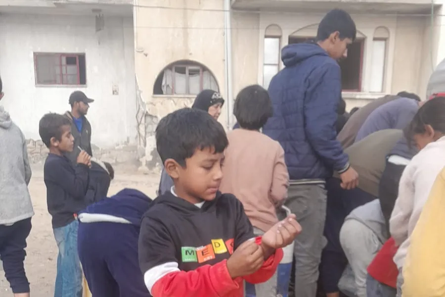 سقيا الماء لأهل غزة: حملة إنسانية لإنقاذ الأطفال والعائلات المحتاجة