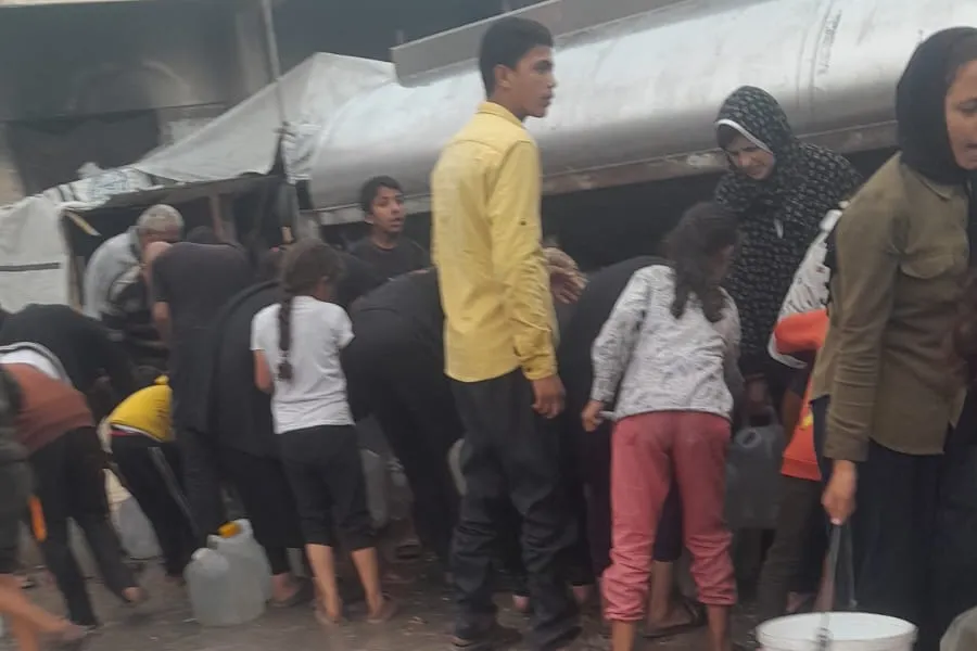 سقيا الماء لأهل غزة: حملة إنسانية لإنقاذ الأطفال والعائلات المحتاجة
